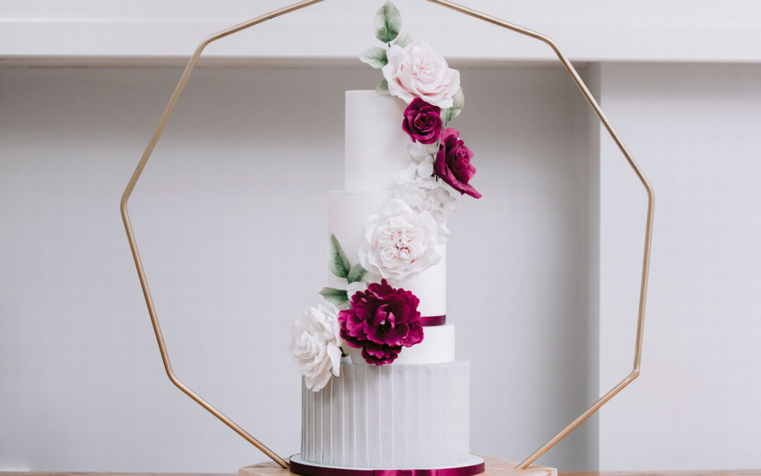 Advantages of hand made sugar flowers on your luxury wedding cake