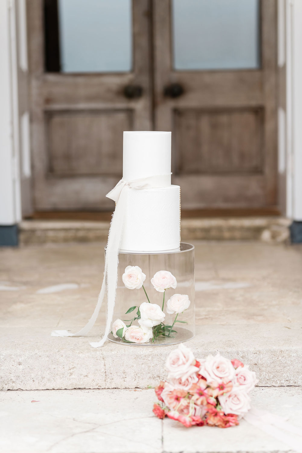 Louise Hayes-luxury wedding cake designer-Berkshire-Mapledurham Estate