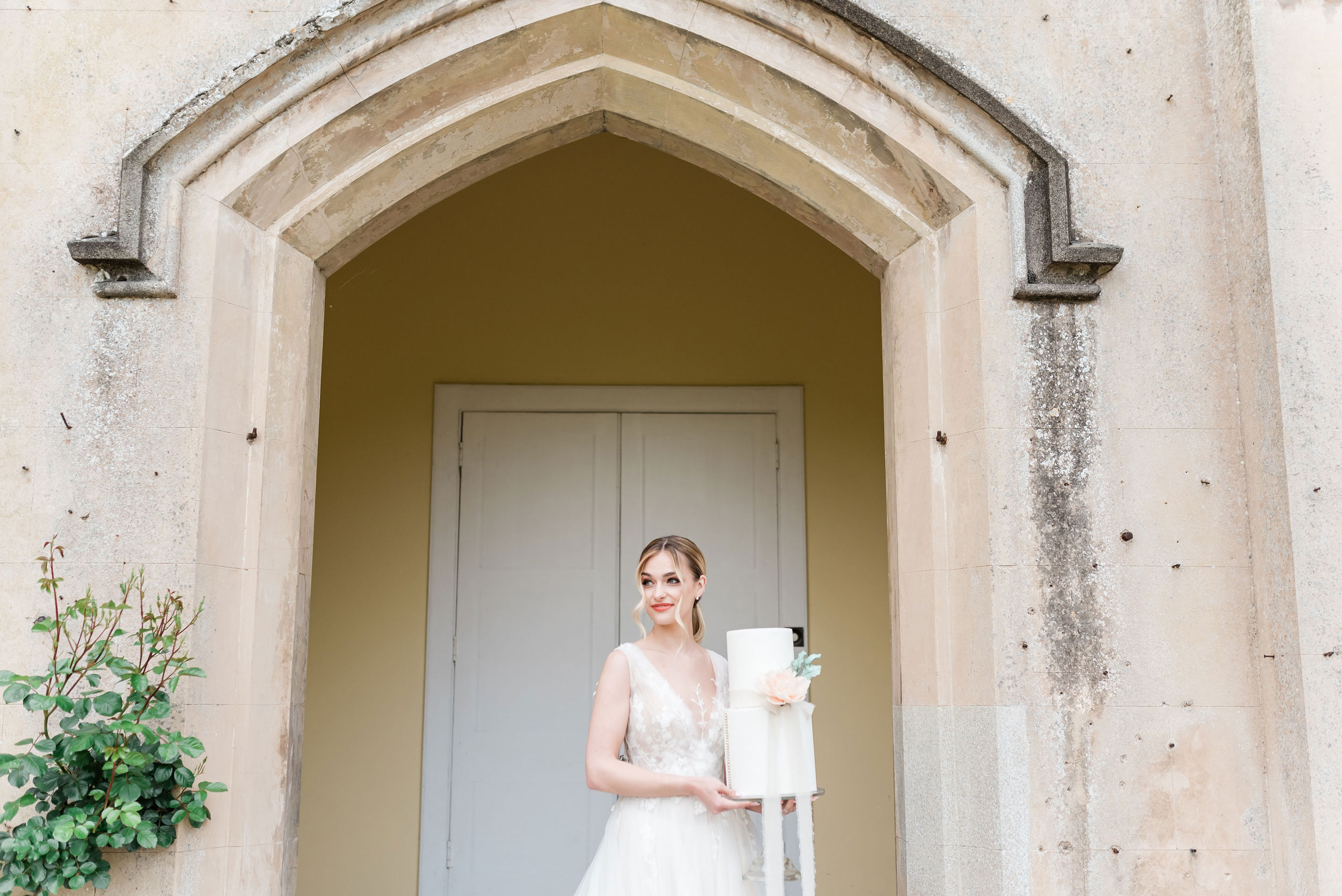 Louise Hayes-luxury wedding cake designer-Berkshire-Mapledurham Estate