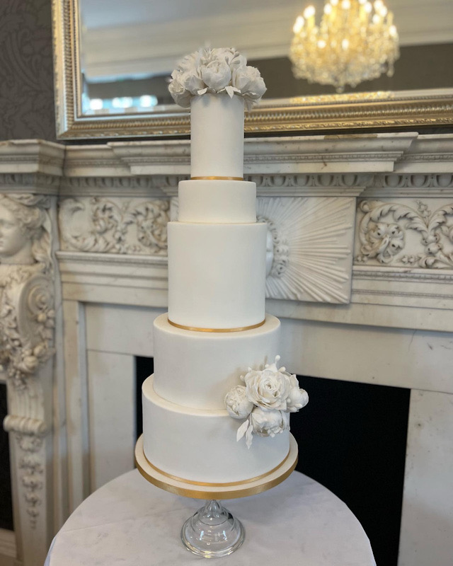 Luxury 5 tier white wedding cake with sugar flowers | Easthampstead Park, Berkshire | Louise Hayes Cake Design