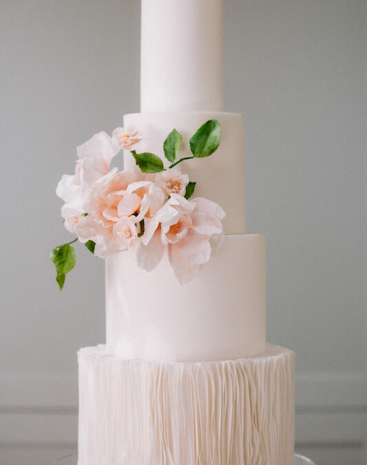 6 Styling tips to elevate your luxury wedding cake