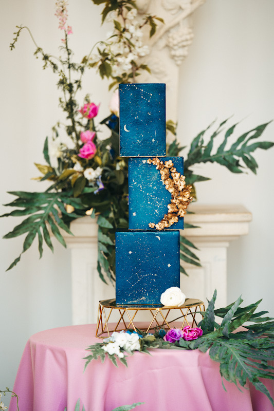 Celestial midnight blue and gold square wedding cake at Froyle Park, Hampshire | Louise Hayes Cake Design