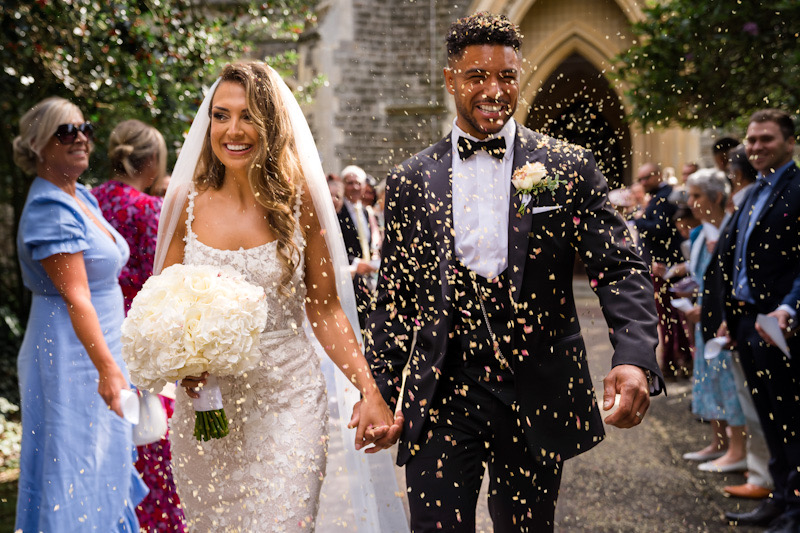 Elegant and stylish white wedding at Berkshire Mansion house, Easthampstead Park | Natalie Chiverton Photography | Louise Hayes Cake Design