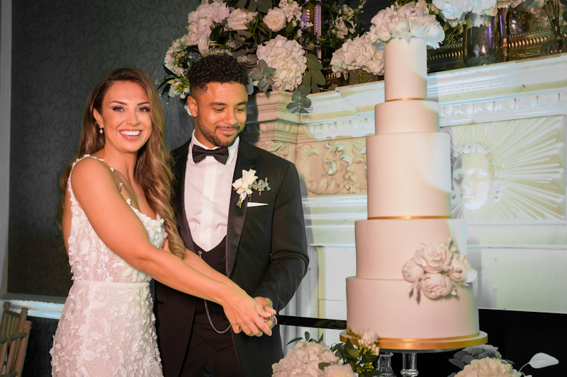 Luxury 5 tier white wedding cake | Berkshire Mansion House wedding | Natalie Chiverton Photography | Louise Hayes Cake Design