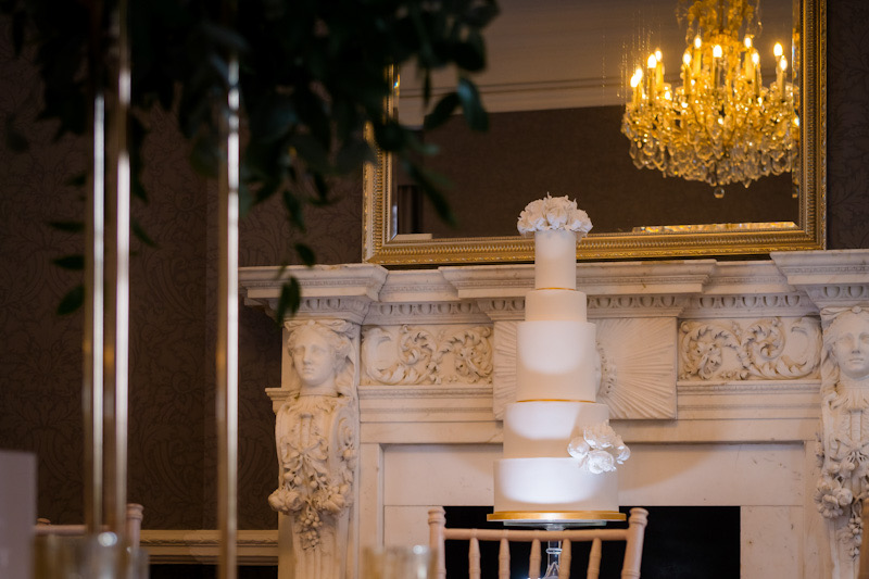 Luxury 5 tier white wedding cake | Berkshire Mansion House wedding | Natalie Chiverton Photography | Louise Hayes Cake Design