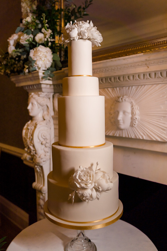 Luxury 5 tier white wedding cake | Berkshire Mansion House wedding | Natalie Chiverton Photography | Louise Hayes Cake Design