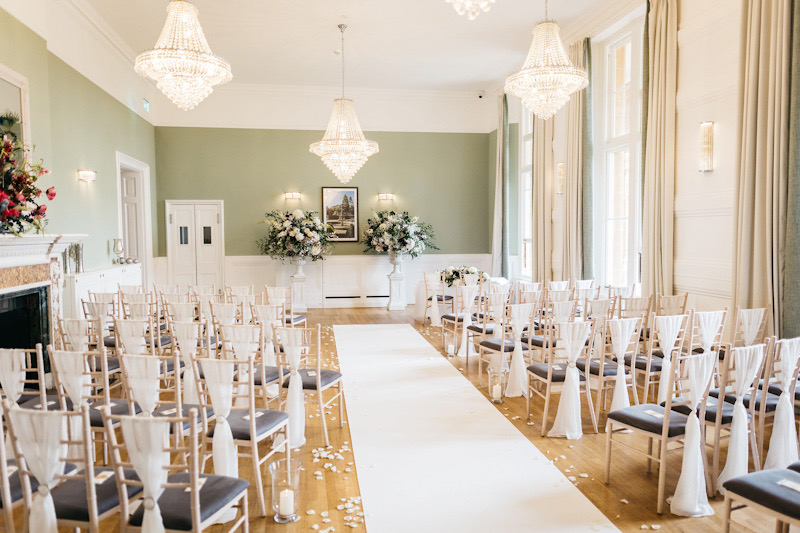 Berkshire Mansion House wedding, Easthampstead Park | Chris Kemp Photography | Louise Hayes Cake Design