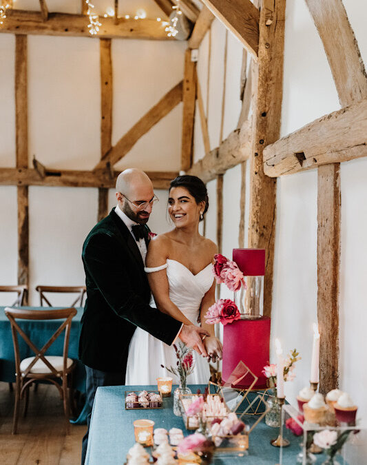 10 song ideas to cut your luxury wedding cake to!