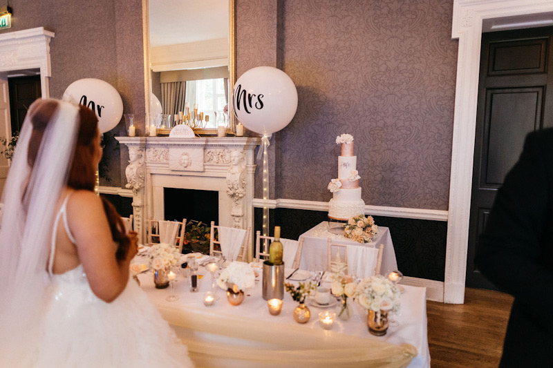 Berkshire Mansion House wedding, Easthampstead Park | Chris Kemp Photography | Louise Hayes Cake Design