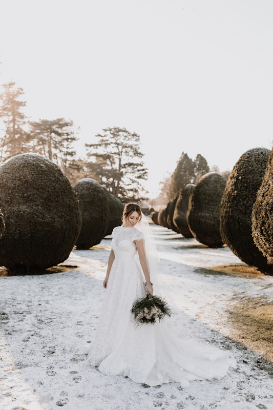 The Elvetham Hotel luxury wedding cake designer | Winter wedding shoot | Melissa Megan Photography