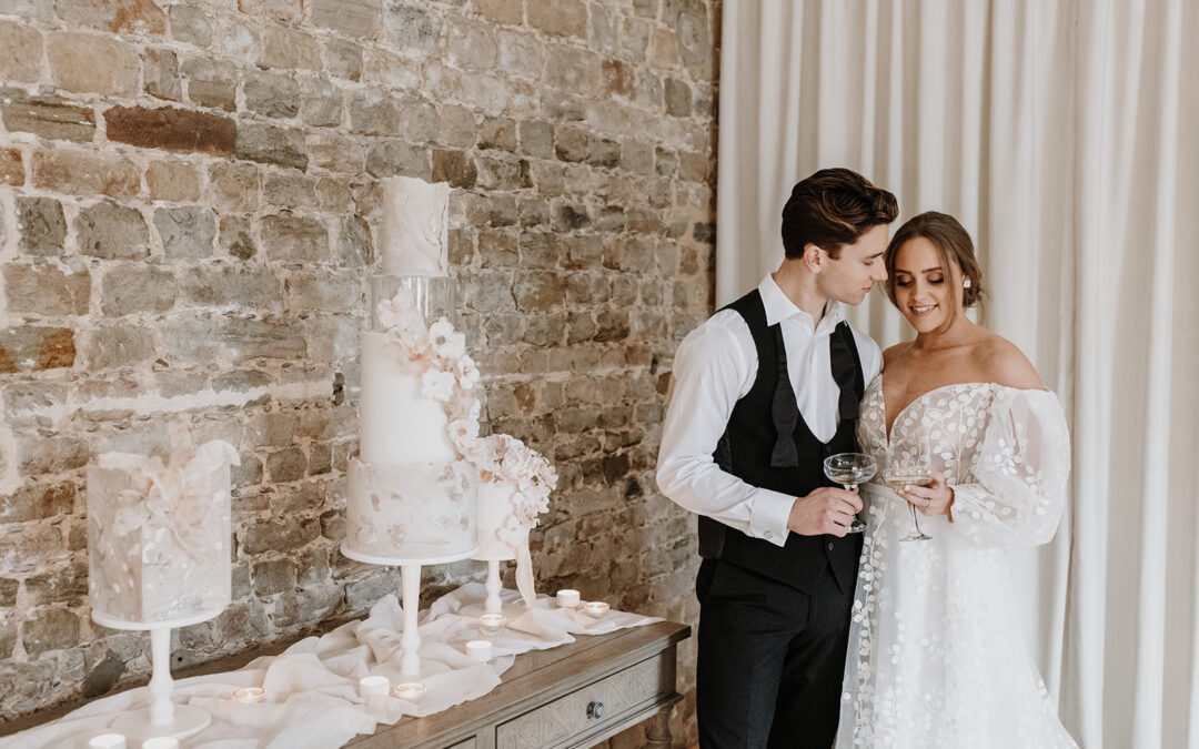 4 reasons to cut your wedding cake before your meal
