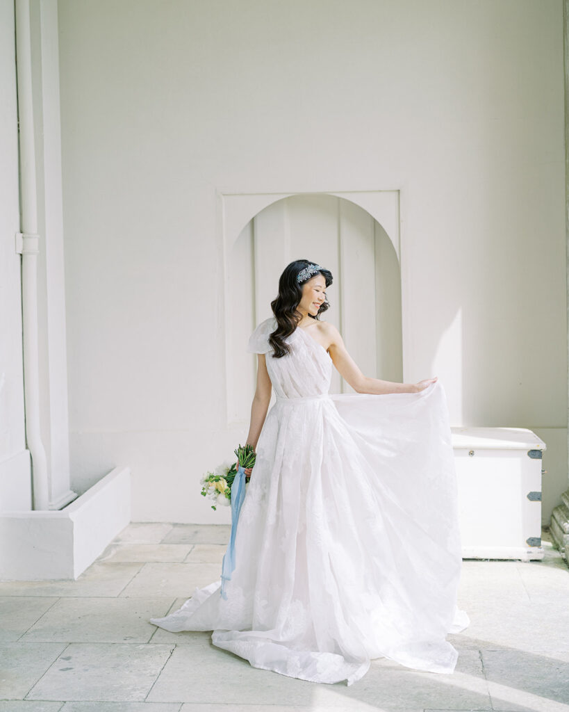 Luxury Somerley House Summer wedding | Jamie Edward Photography | Louise Hayes Cake Design