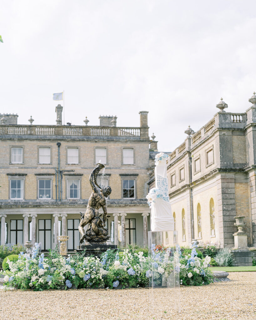 Luxury Somerley House Summer wedding | Contemporary square cake designs | Jamie Edward Photography | Louise Hayes Cake Design