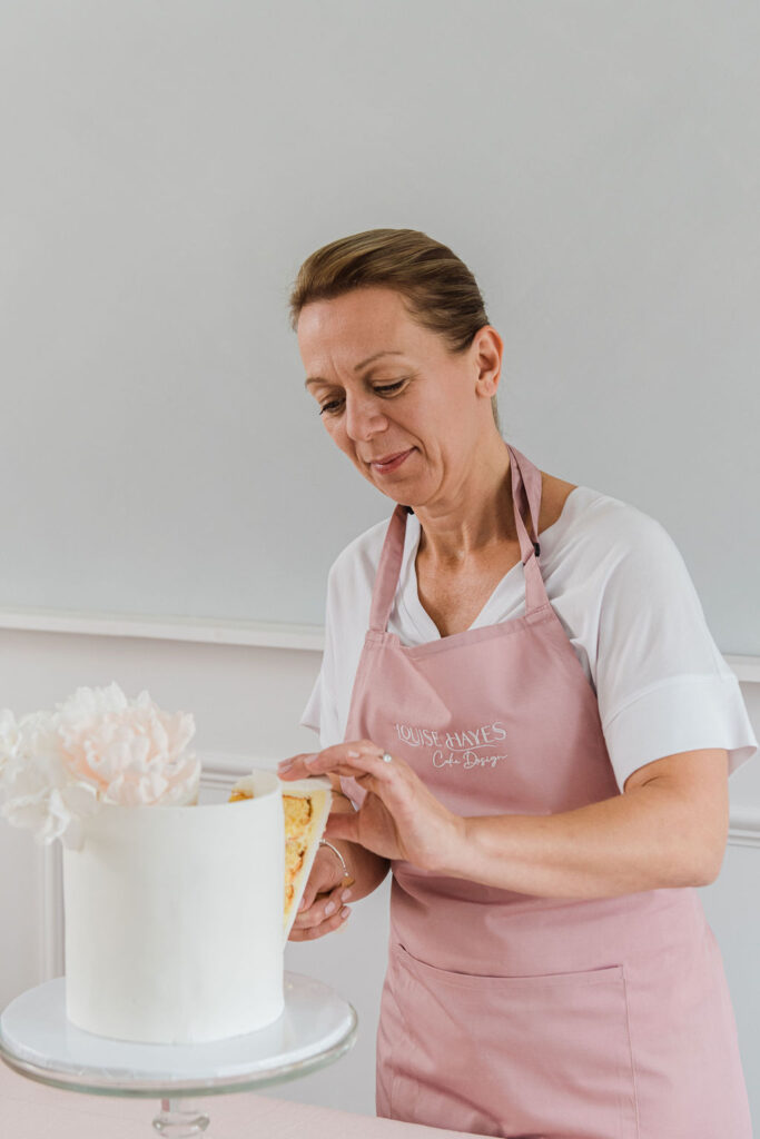 Luxury wedding cake designer | Contemporary wedding cakes | Wedding cakes in London and Home Counties | Louise Hayes Cake Design