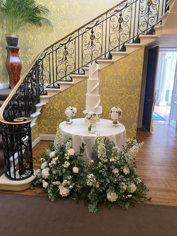 Luxury Hedsor House wedding cake designer | Louise Hayes Cake Design