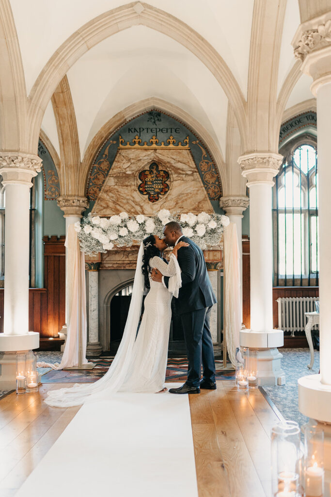 Intimate, micro wedding | Wotton House | Louise Hayes Cake Design