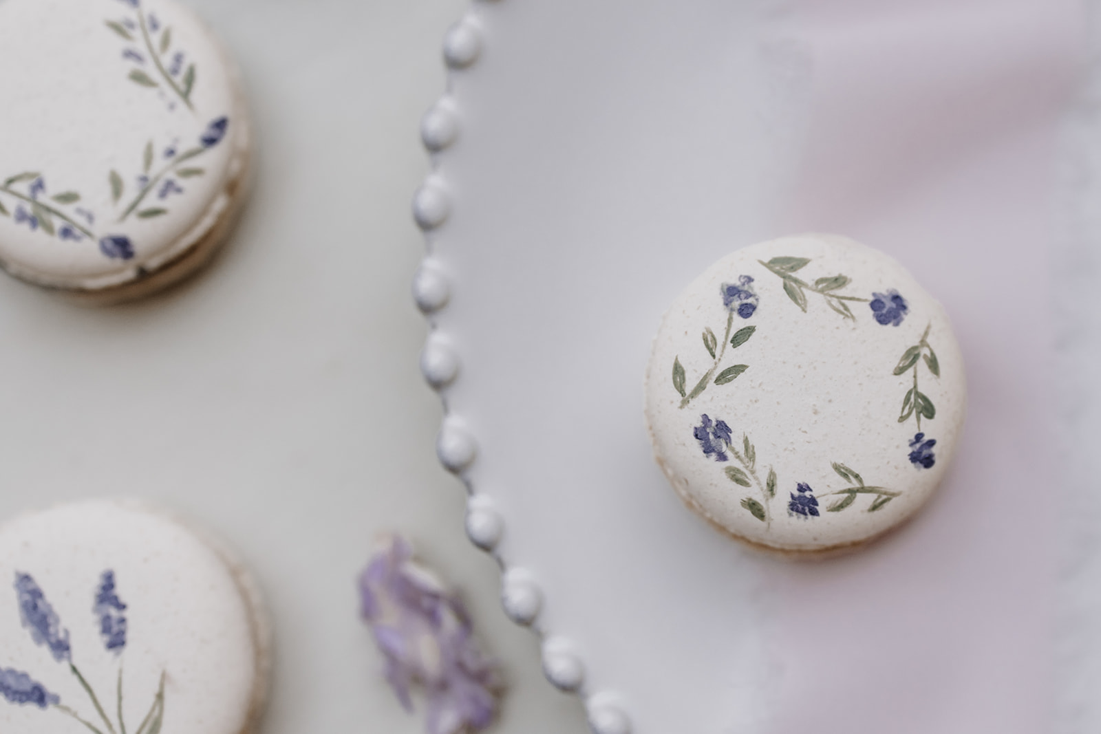 Luxury macaron wedding favors | London and Home Counties Wedding cakes | Louise Hayes Cake Design