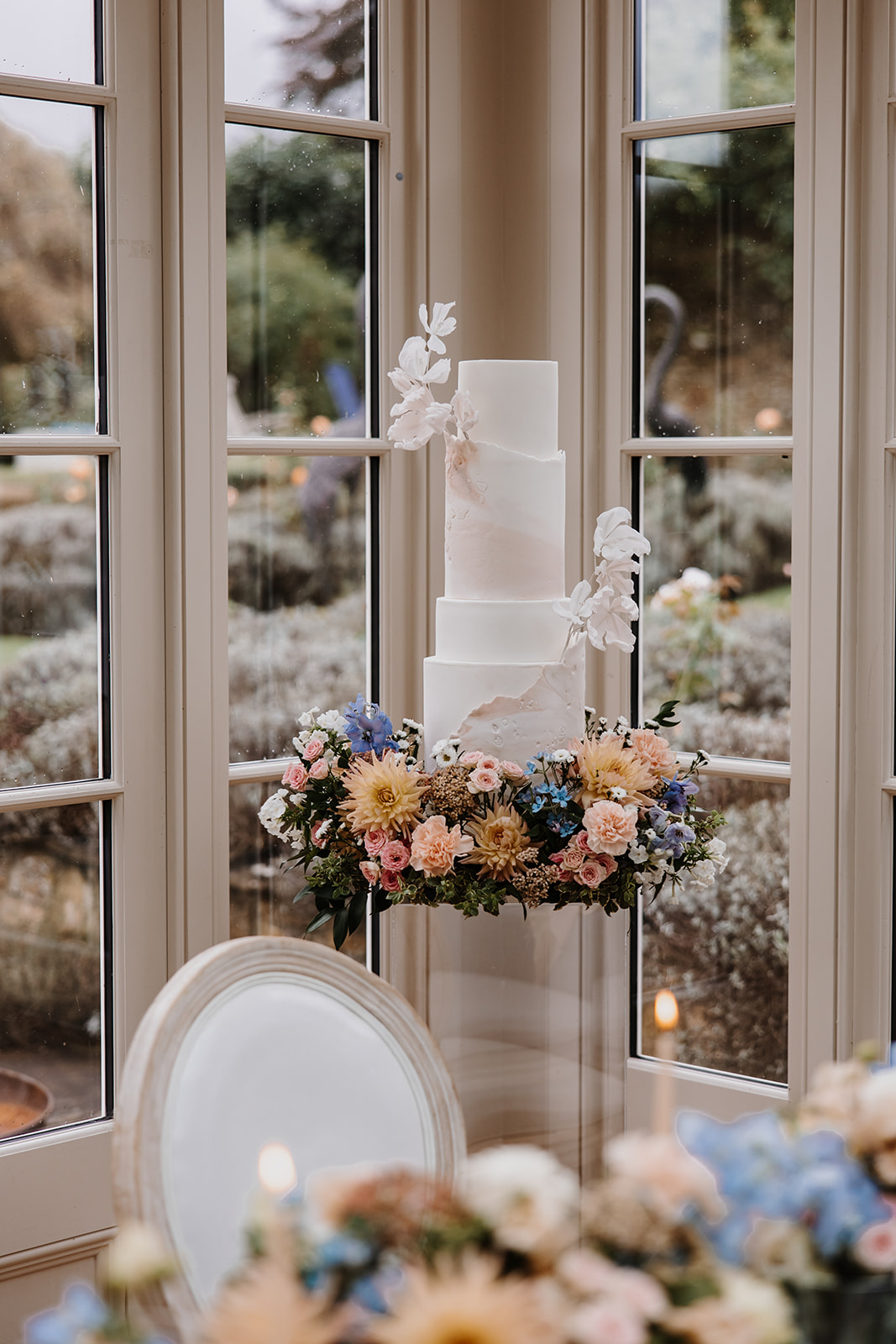 Contemporary luxury wedding cake | London and Home Counties Wedding cakes | Louise Hayes Cake Design