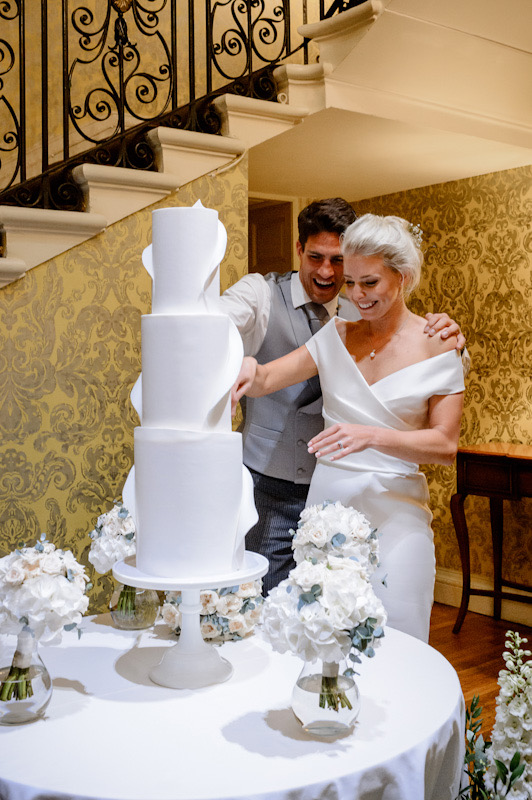 Contemporary wedding cake | Hedsor House Wedding | Louise Hayes Cake Design