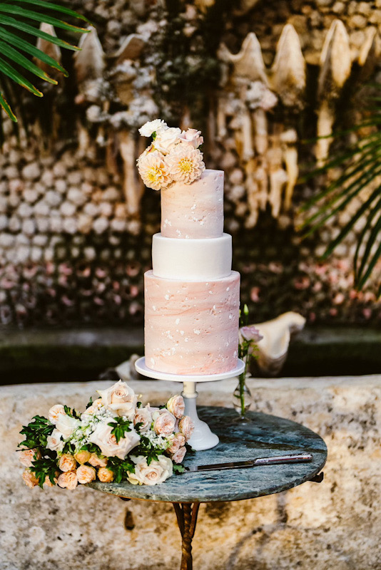 Contemporary wedding cake | Euridge Manor Wedding | Louise Hayes Cake Design