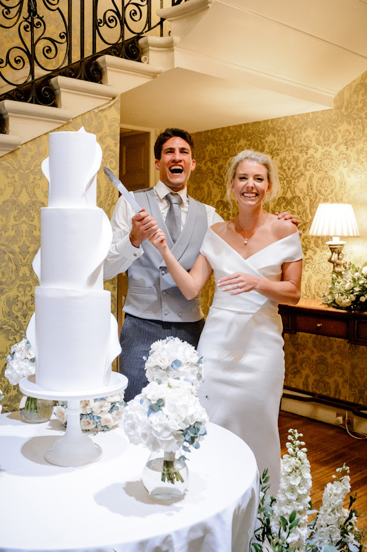 Contemporary wedding cake | Hedsor House Wedding | Louise Hayes Cake Design