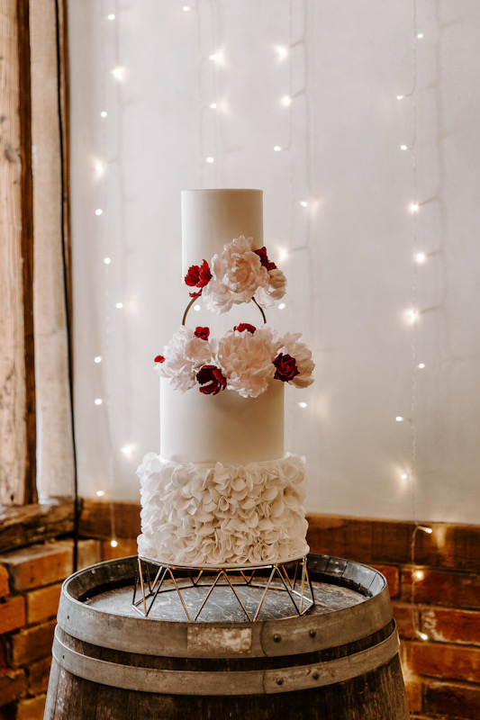 Luxury modern wedding cake | Stanlake Park Berkshire | Louise Hayes Cake Design