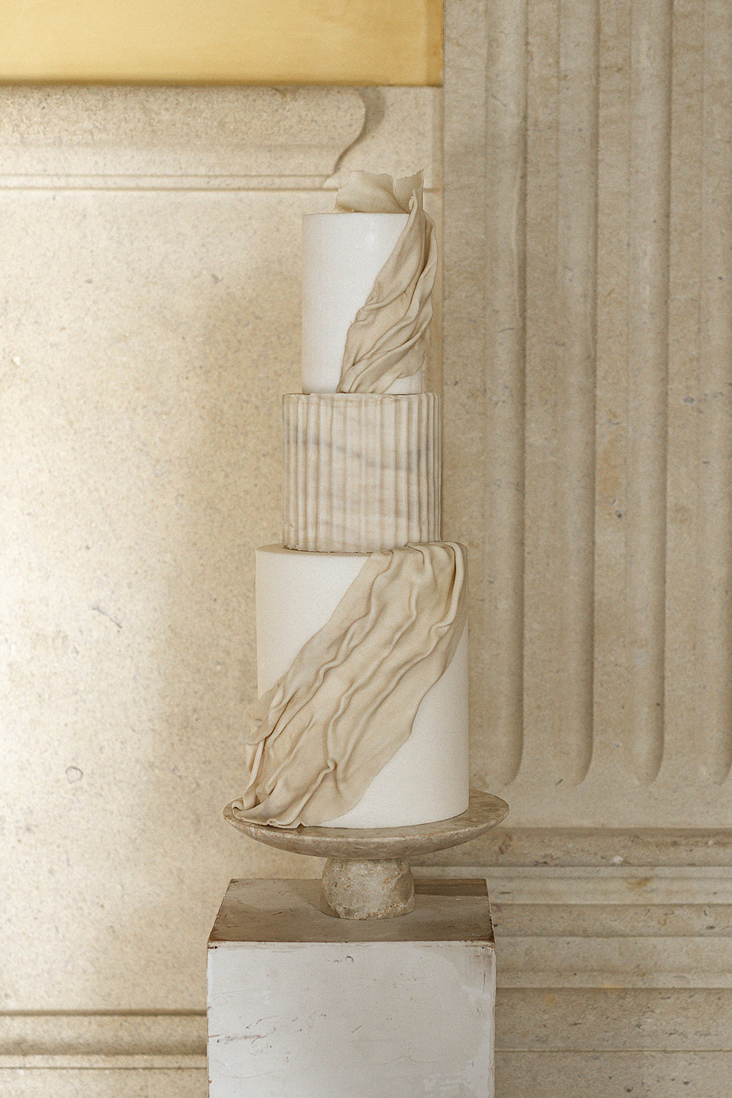 Euridge Manor contemporary wedding | Modern textured wedding cake | Louise Hayes Cake Design