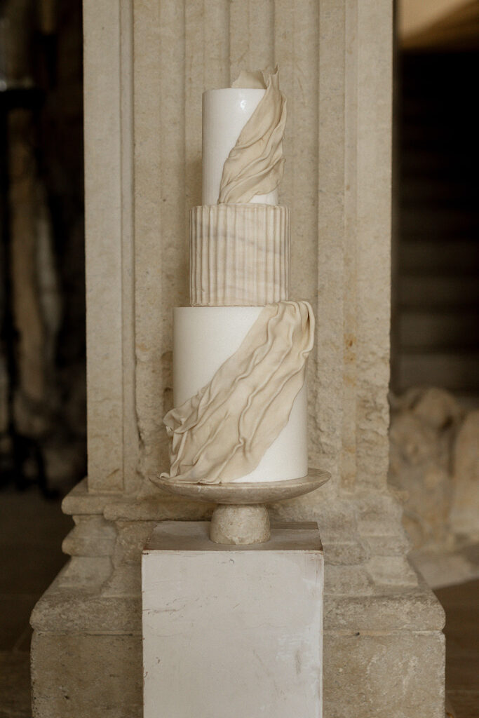 Euridge Manor contemporary wedding | Modern textured wedding cake | Louise Hayes Cake Design