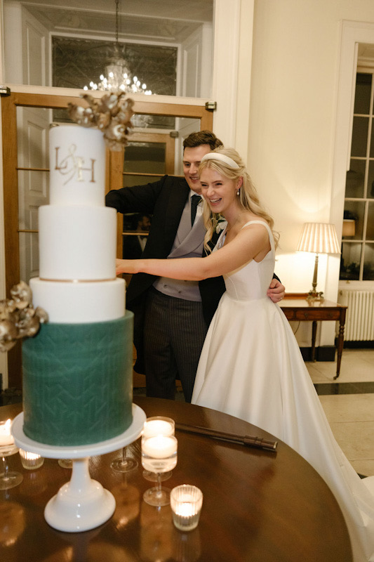 Botleys Mansion wedding | Contemporary cake design | Louise Hayes Cake Design