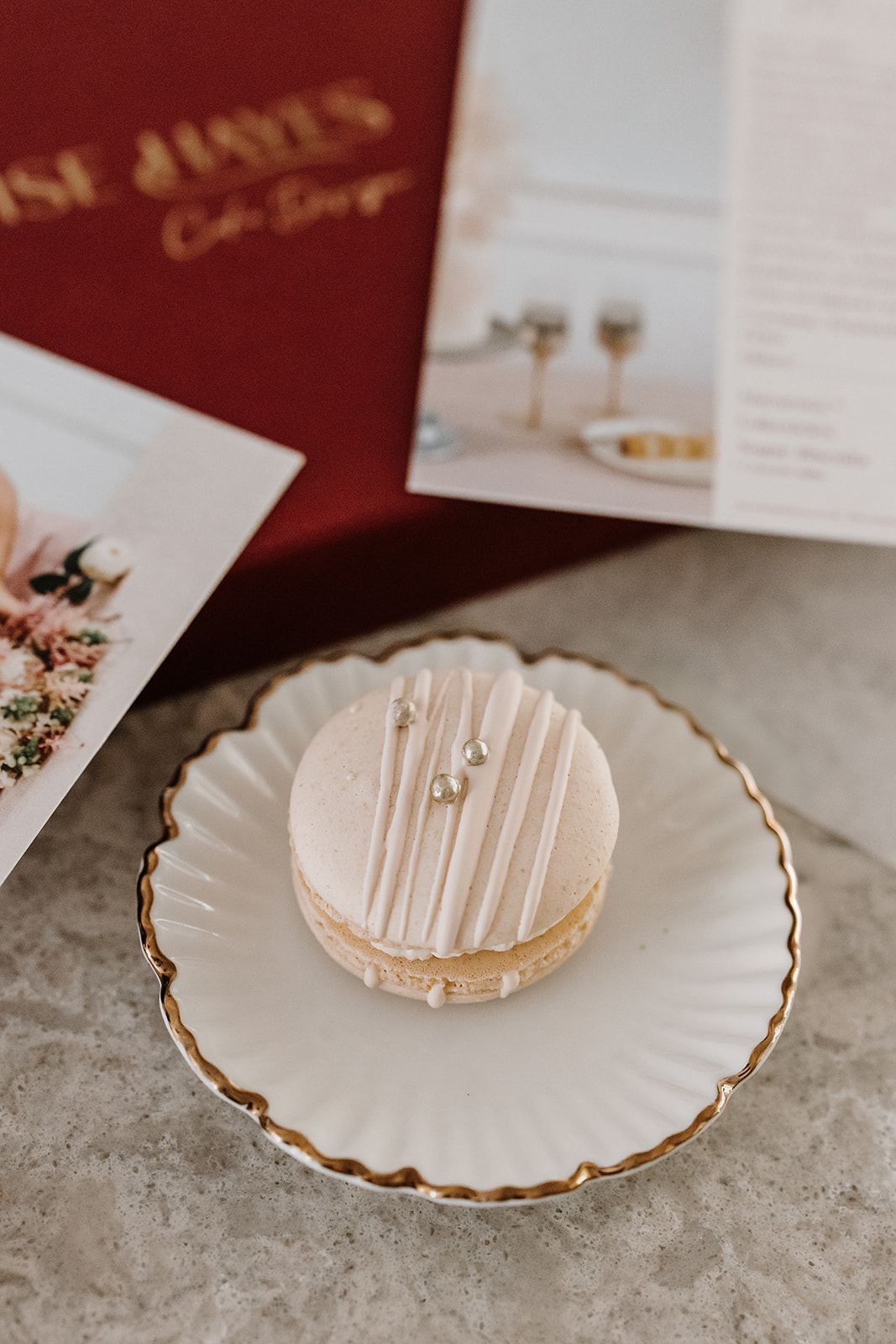 ouise Hayes Cake Design | Contemporary Wedding Cakes | Luxury Wedding Cakes Hampshire, Berkshire, Surrey, Oxfordshire, Cotswolds, London