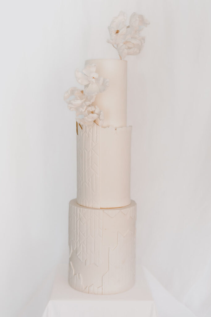 ouise Hayes Cake Design | Contemporary Wedding Cakes | Luxury Wedding Cakes Hampshire, Berkshire, Surrey, Oxfordshire, Cotswolds, London