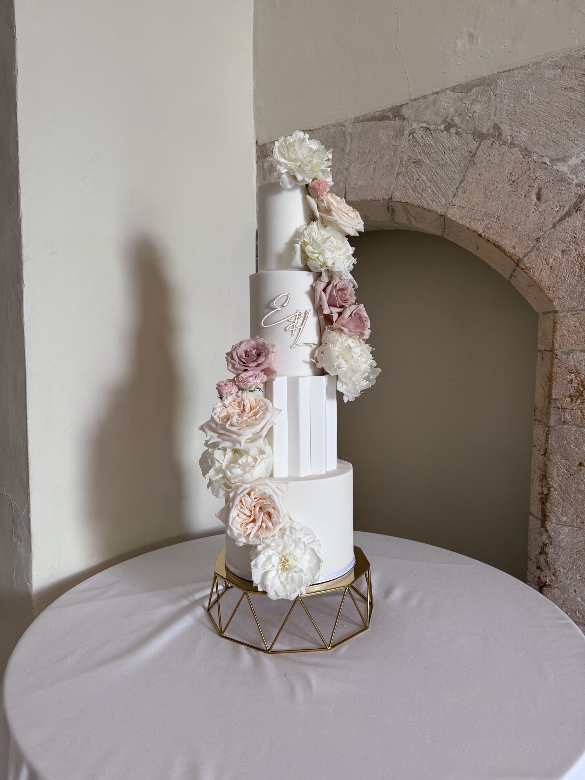 Louise Hayes Cake Design | Contemporary Wedding Cakes | Farnham Castle Wedding Surrey