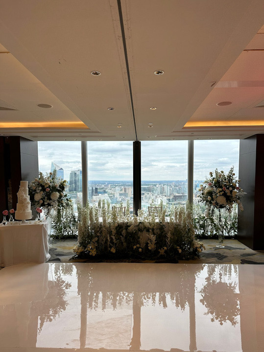 Shangri-La The Shard London wedding | Beautiful white wedding cake design | London wedding cake designer | Louise Hayes Cake Design