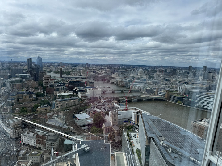 Shangri-La The Shard London wedding | Beautiful white wedding cake design | London wedding cake designer | Louise Hayes Cake Design