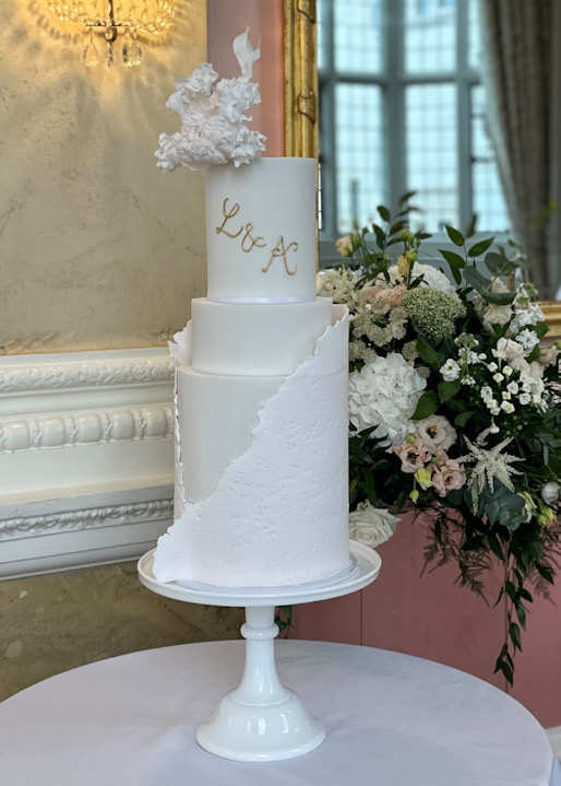 Contemporary wedding cake | Danesfield House Wedding | Louise Hayes Cake Design