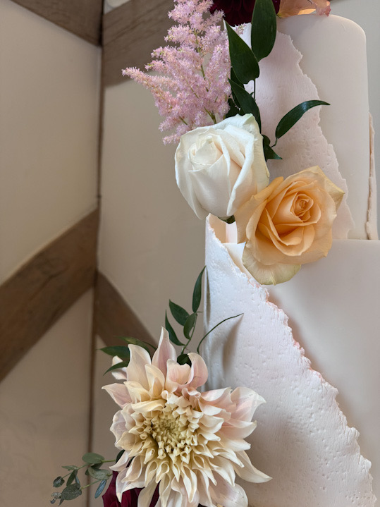 Cain Manor wedding | Contemporary wedding cake | Surrey Wedding cake | Louise Hayes Cake Design