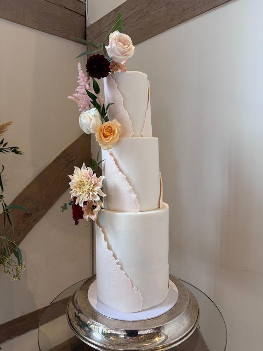 Cain Manor wedding | Contemporary wedding cake | Surrey Wedding cake | Louise Hayes Cake Design