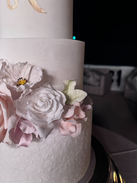 Somerley House wedding | Elegant, floral wedding cake | London Wedding cake | Louise Hayes Cake Design