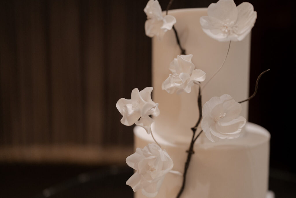 Chic city wedding | London wedding cake designer | Louise Hayes Cake Design