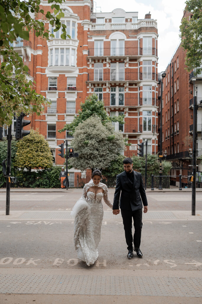 Chic city wedding | London wedding cake designer | Louise Hayes Cake Design