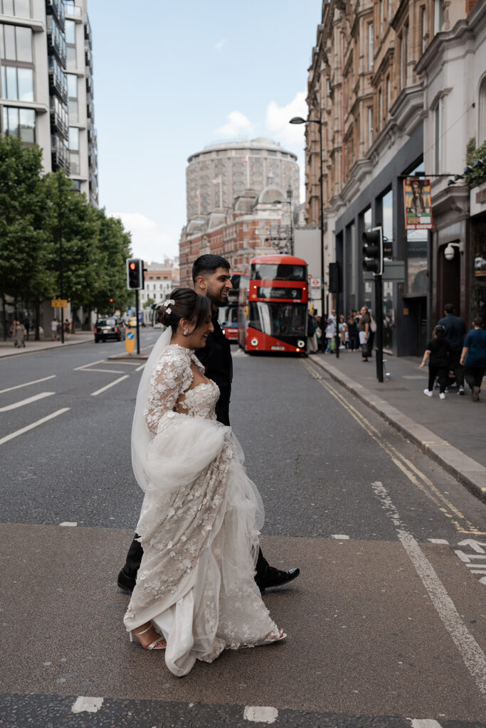 Chic city wedding | London wedding cake designer | Louise Hayes Cake Design