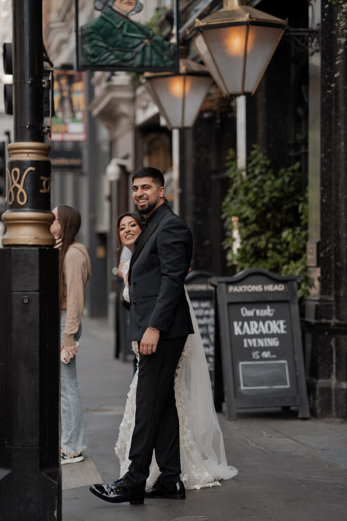 Chic city wedding | London wedding cake designer | Louise Hayes Cake Design