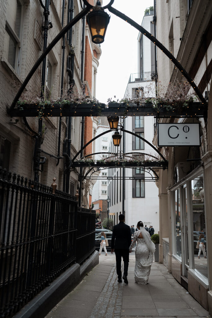 Chic city wedding | London wedding cake designer | Louise Hayes Cake Design