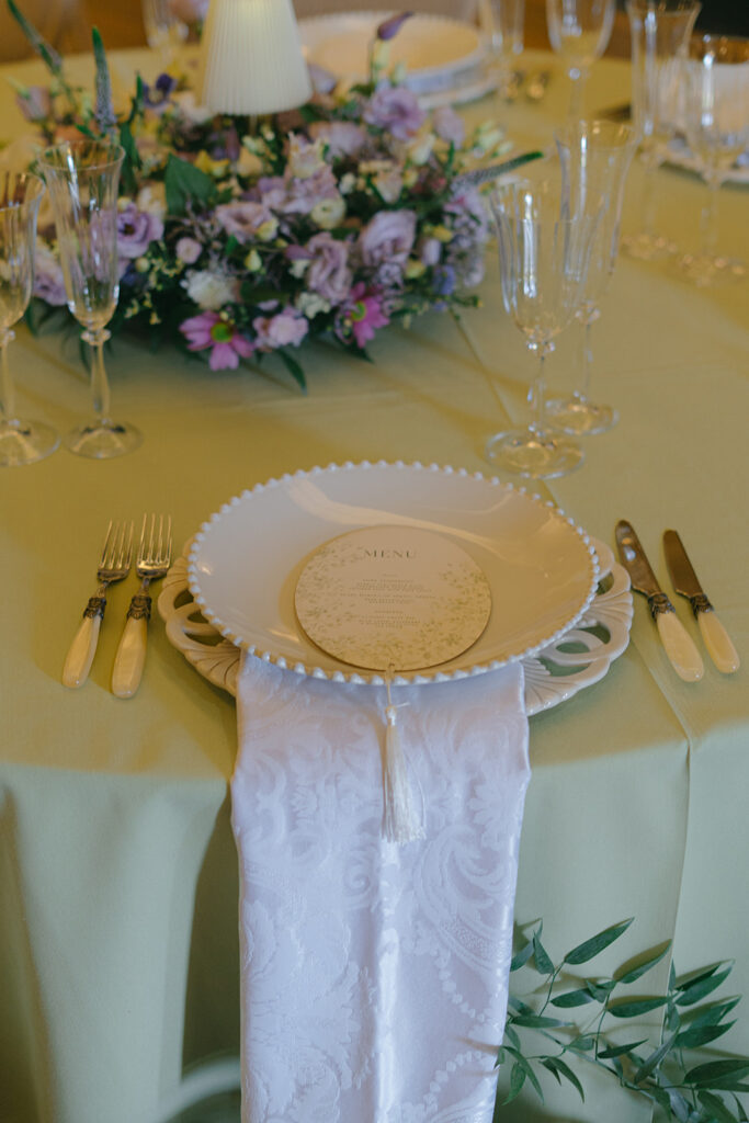 Hedsor House wedding Buckinghamshire | Berkshire wedding cake designer | Louise Hayes Cake Design |
