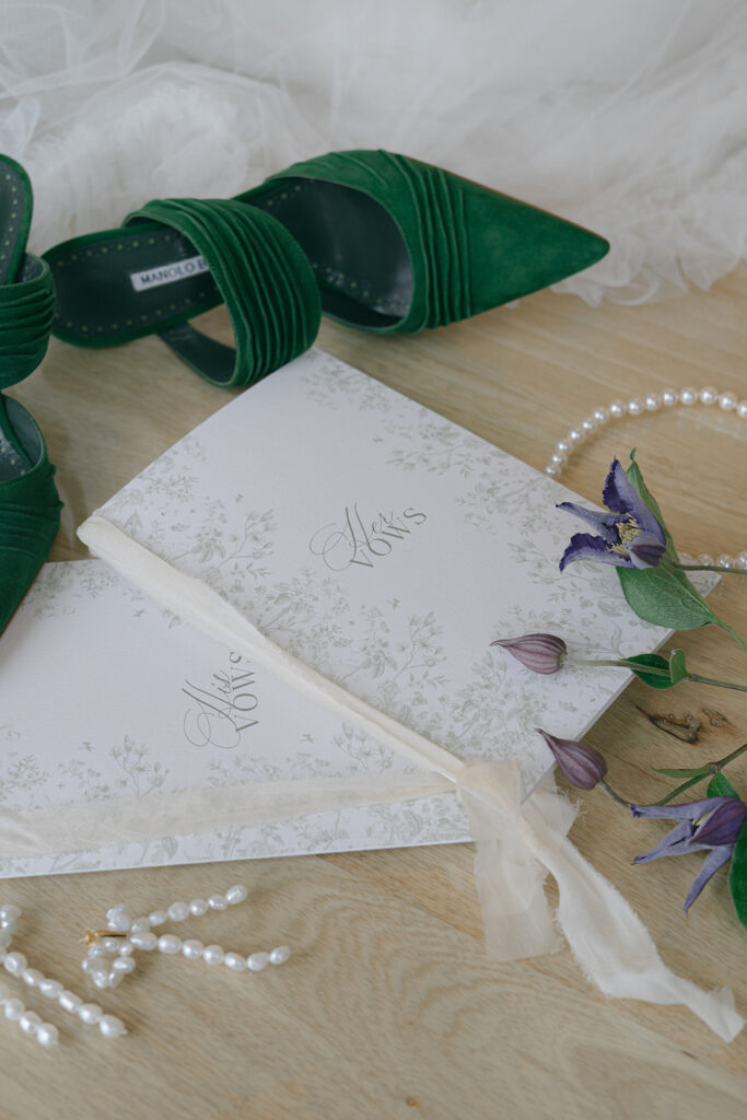 Hedsor House wedding Buckinghamshire | Berkshire wedding cake designer | Louise Hayes Cake Design |