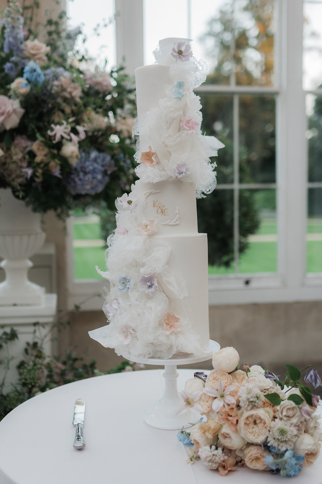 Syon Park wedding | London wedding | London wedding cake designer | Luxury wedding cake | Contemporary wedding cake | Louise Hayes Cake Design |