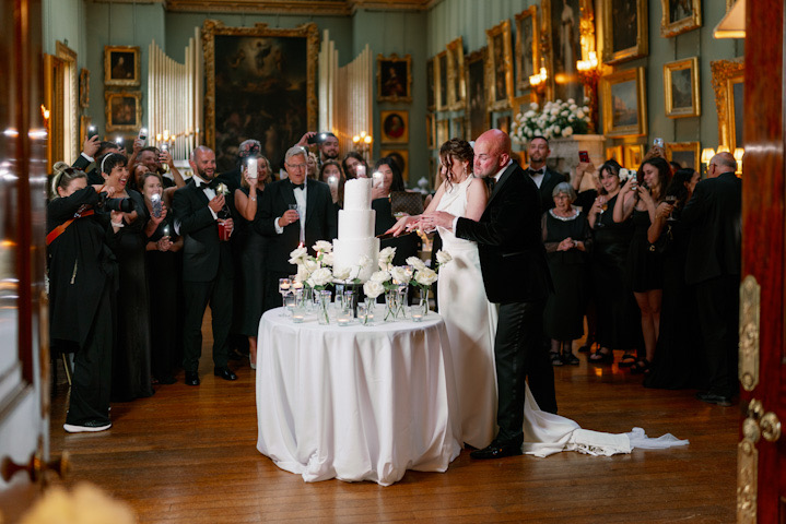 Somerley House wedding | Hampshire wedding | Hampshire wedding cake designer | Luxury wedding cake | Contemporary wedding cake | Louise Hayes Cake Design |